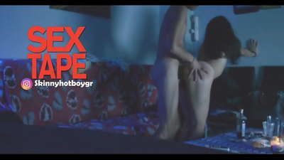 χαριτωμένη μαθήτρια με το αγόρι της