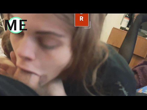 ❤️ Πούτσος στο λαιμό της, σκισμένο καλσόν και σκισμένα τακούνια ❤️❌ Πόρνο ️❤